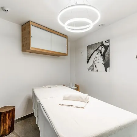 Hotiday Collection - Cervinia Готель 4*